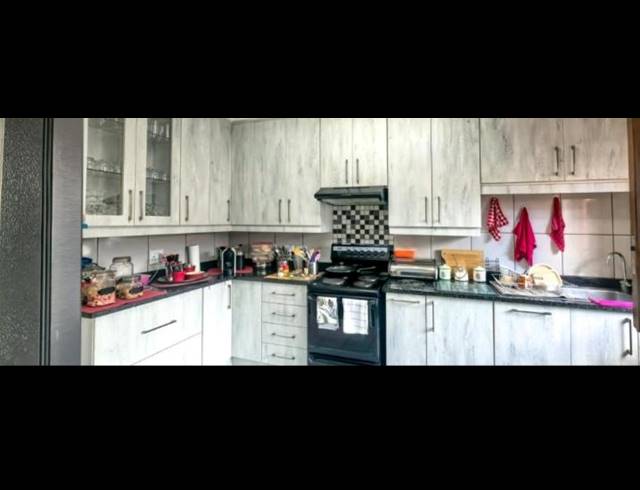 2 BEDROOM TOWNHOUSE FOR SALE IN BIRCHLEIGH